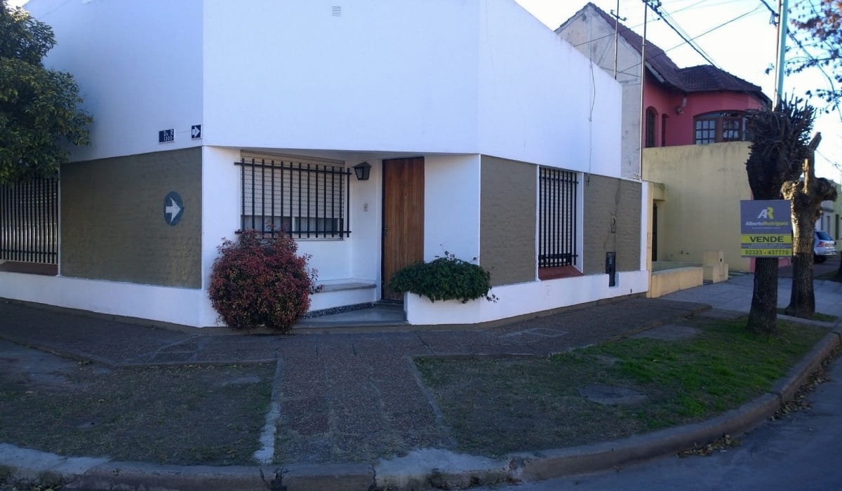 Guemes 500, Luján, Buenos Aires, 3 Habitaciones Habitaciones,2 BathroomsBanos,Casa,En Venta,Guemes,1327