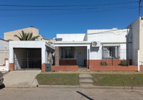 Juan B justo 900, Luján, Buenos Aires, 2 Habitaciones Habitaciones,2 BathroomsBanos,Casa,En Venta,Juan B justo,1472